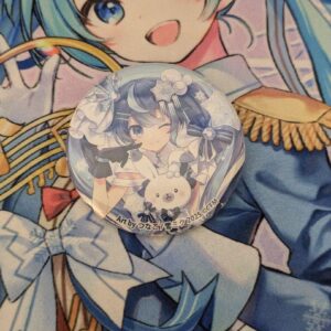 Snow Miku2025 Glittering Can Badge Miku Art By Tsunako F/S-M501 from japan Rare
