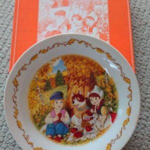 Novelty Flanders Dog With Autumn Leaves Plate F/S-M501 from japan Rare  Good con