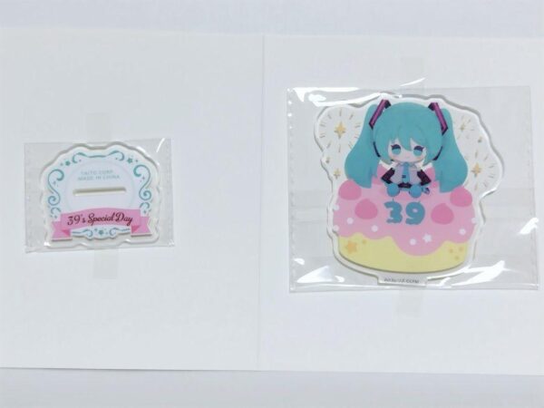 Vocaloid Taito Lottery Hatsune Miku Acrylic Stand F/S-M501 from japan Rare  Good