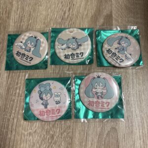 Hatsune Miku Cinnamoroll Cafe Can Badge Set F/S-M501 from japan Rare  Good condi