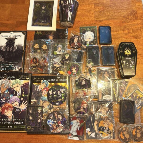 Twisted Wonderland Assortment Set F/S-M503 from japan Rare  Good condition